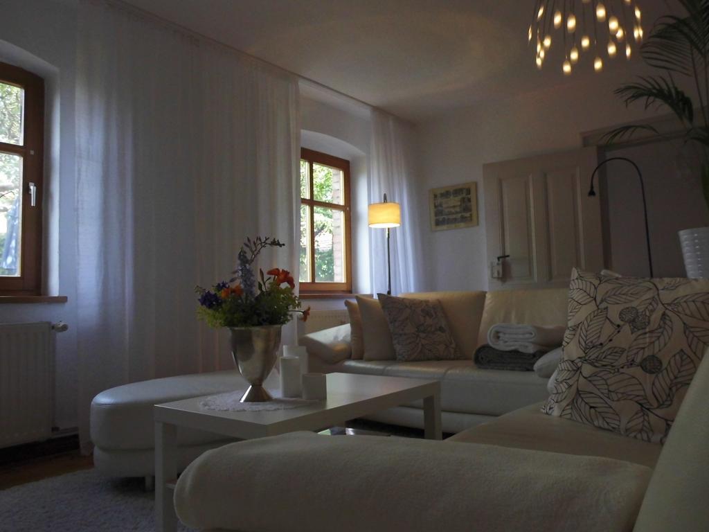 Schlossparkferienwohnungen Rheinsberg Mit Garten מראה חיצוני תמונה