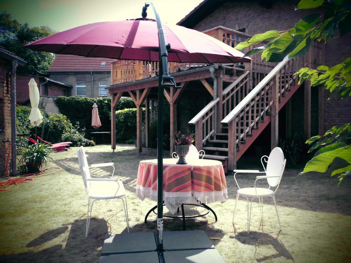 Schlossparkferienwohnungen Rheinsberg Mit Garten מראה חיצוני תמונה